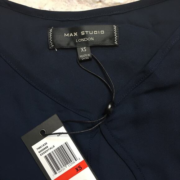 NEW Max Studio Flutter Sleeve Keyhole Blouse in Navy Blue - Picture 6 of 8